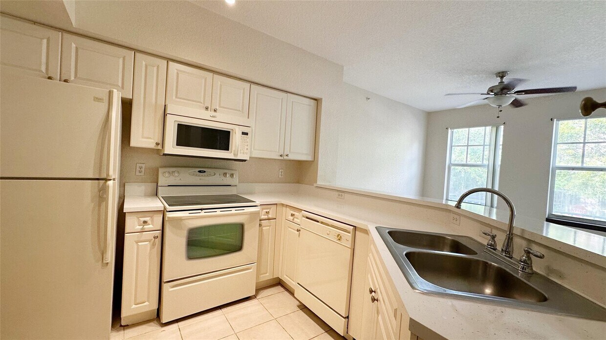 Foto principal - 6704 W Sample Rd
