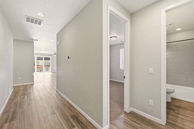 Building Photo - Modern 3-Bed 2-Bath Home in Cherry Creek School District!