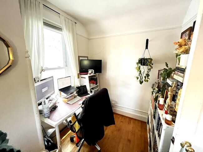 Foto del edificio - 511 East Johnson Street, Unit 2
