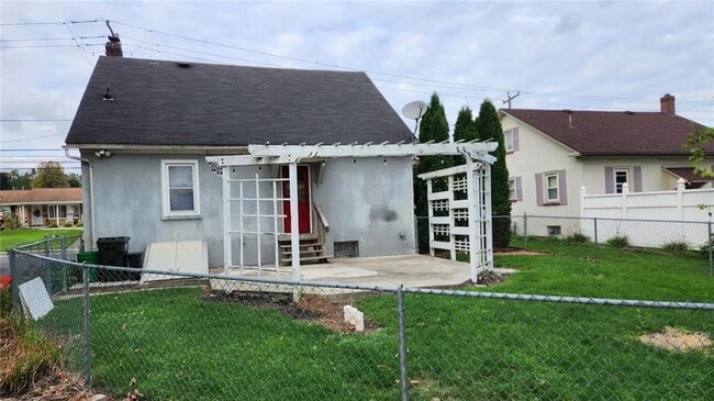 Building Photo - 316 E Main St