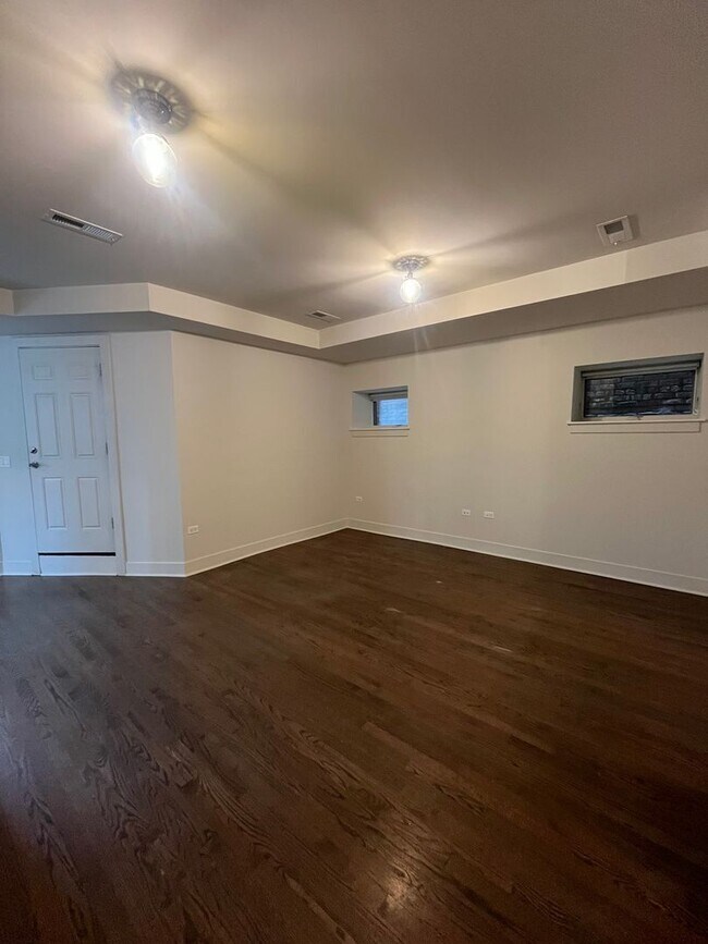 Foto del edificio - 1418 W Addison St