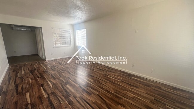 Building Photo - Nice 2bd/1ba Lincoln Village Area Duplex w...