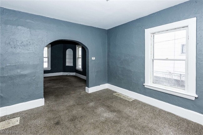 Building Photo - 2142 W 105th St