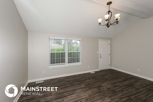Building Photo - 523 River Oaks Dr