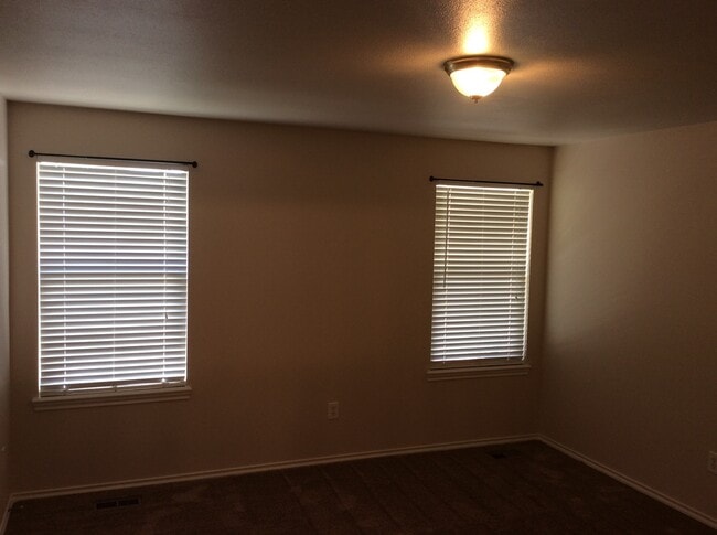 Building Photo - Cute Nampa home in one of  the most desira...