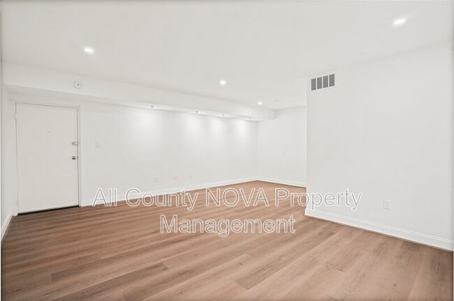 Photo - 3821 Hamilton St Apartment