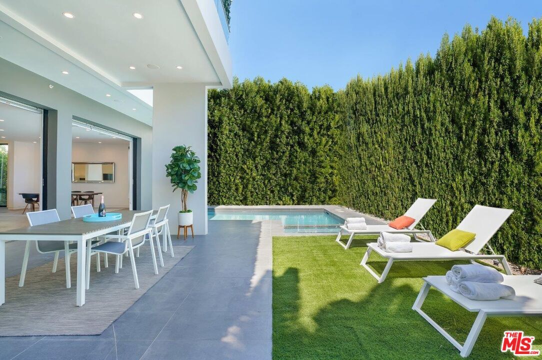 Foto principal - 842 N Sierra Bonita Ave