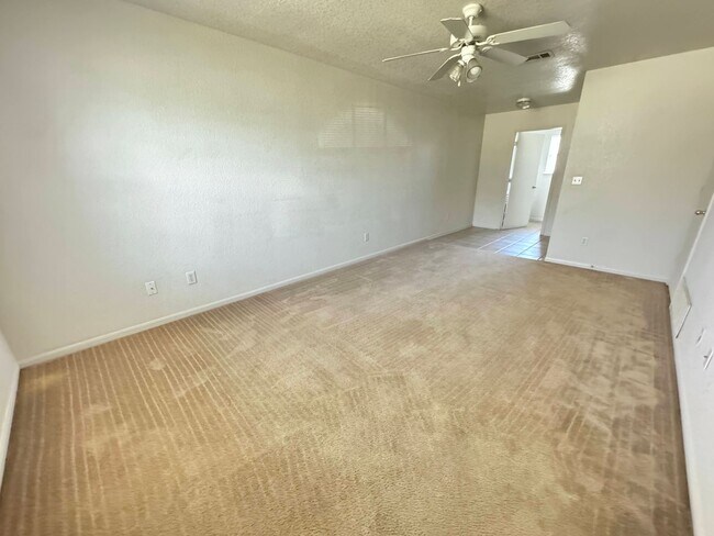 Building Photo - 205 Lydia Dr