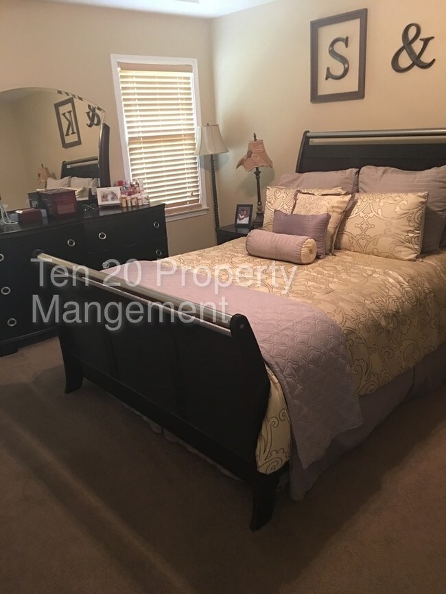 Building Photo - 1203 Bunker Ridge Dr