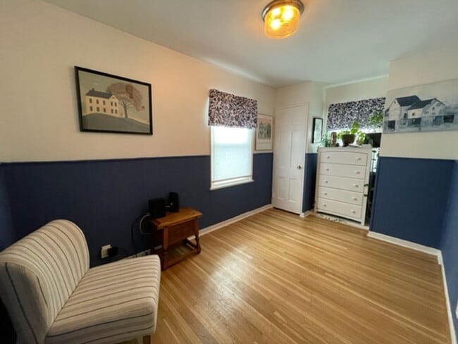 Building Photo - Single Family Home - Just refreshed - Grea...