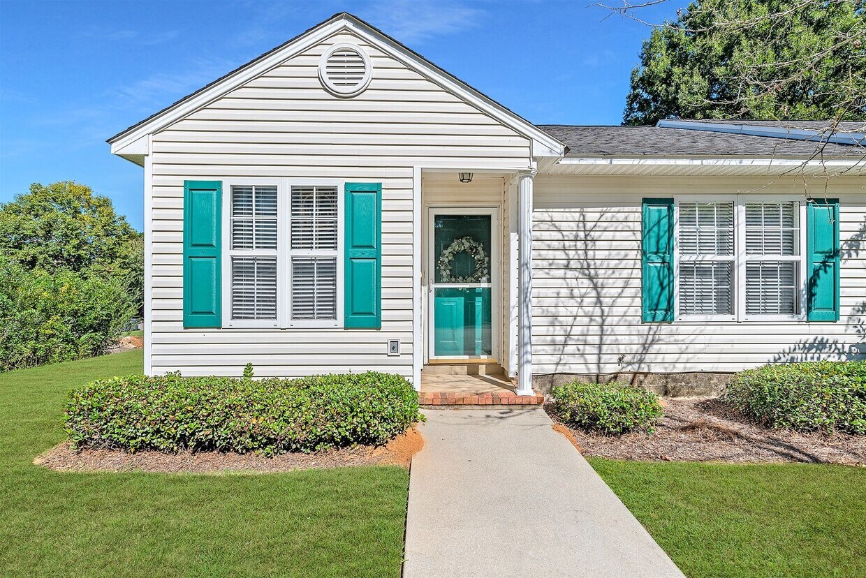 Primary Photo - $1,235 - 2 bed/2 bath house for rent in Na...