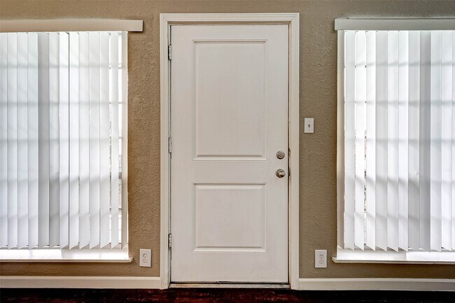 Foto del edificio - 2503 McCue Rd