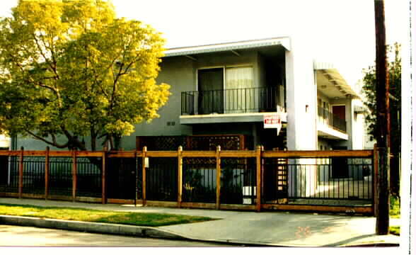 Foto del edificio - 6820 Ben Ave