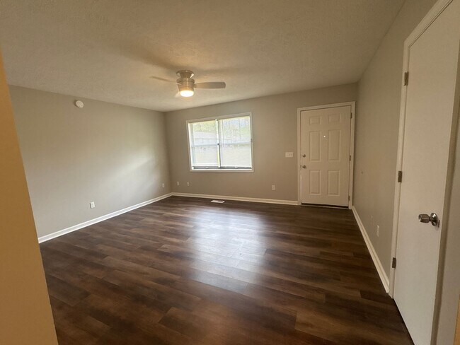 Foto del edificio - Renovated 2 Bedroom Duplex in Manchester!