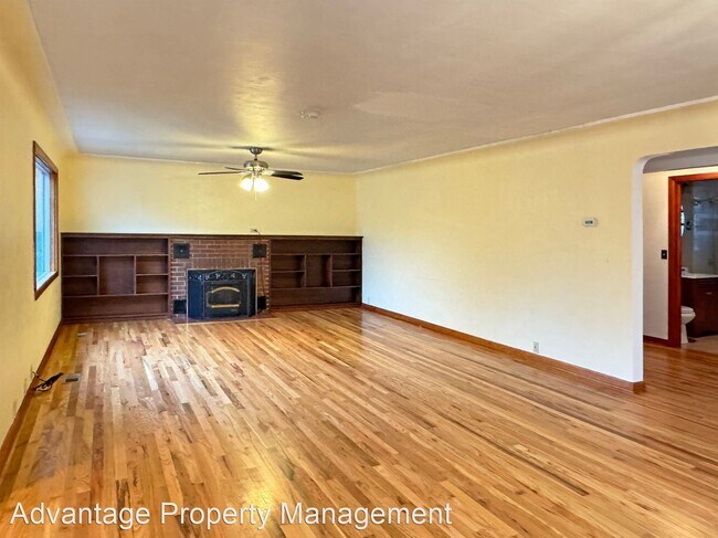 Building Photo - 4 br, 2.5 bath House - 1920 SE Debord Street