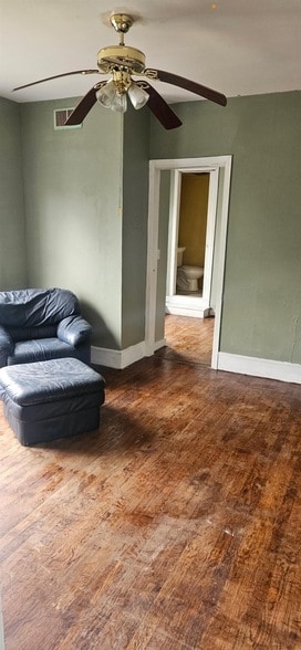 Building Photo - 305 E Main St