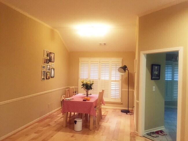 Foto del edificio - 2022 Cross Cir