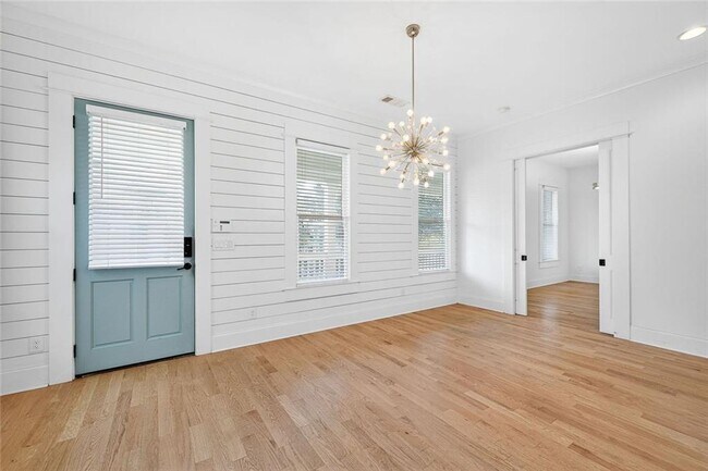 Foto del edificio - 523 Irwin St NE