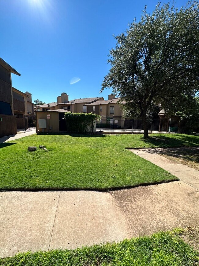 Foto del edificio - 8601 Memphis Drive B33 - Freshly Updated C...