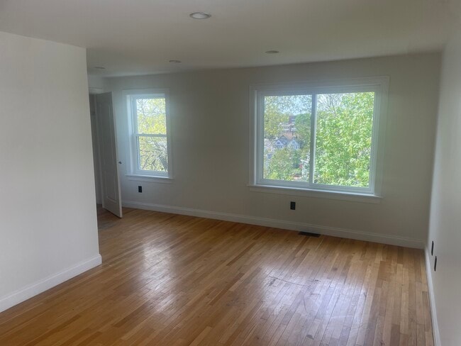 Building Photo - 49 Sargent St