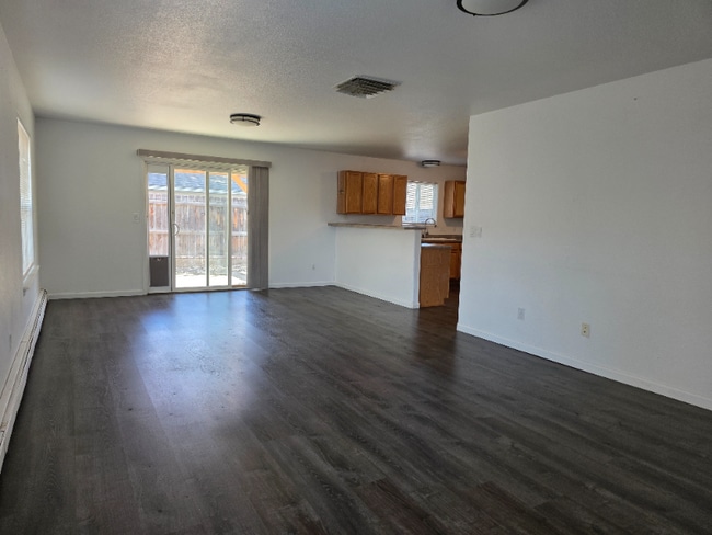 Foto del edificio - 2821 Village Park Dr