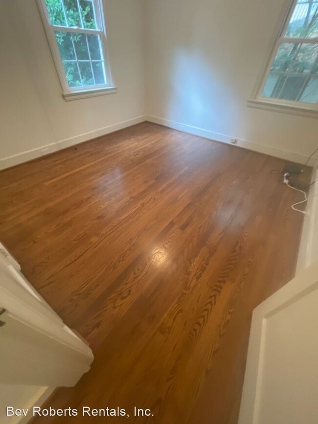Building Photo - 2 br, 1 bath House - 708 West Roanoke Park...
