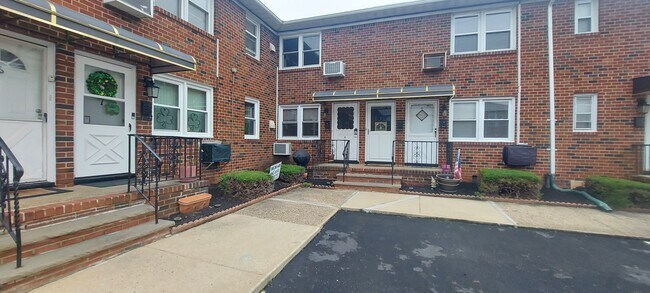 Building Photo - 1400 70th St