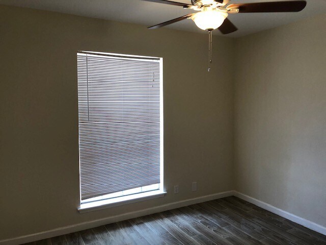 Building Photo - Beautiful 3 bed 2 bath home located in Her...