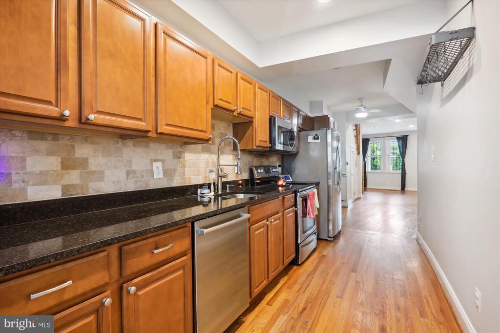Foto principal - 1359 Florida Ave NE