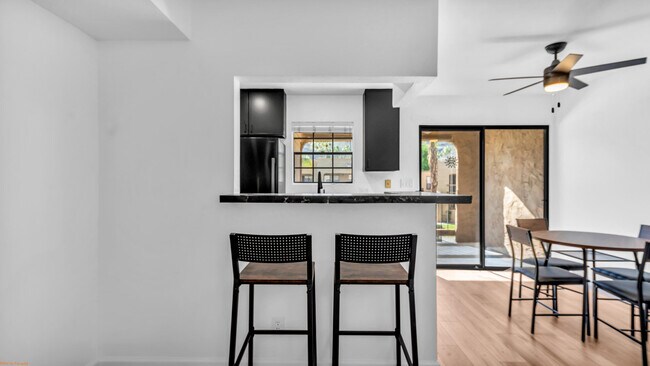 Foto del edificio - 5300 E Waverly Dr