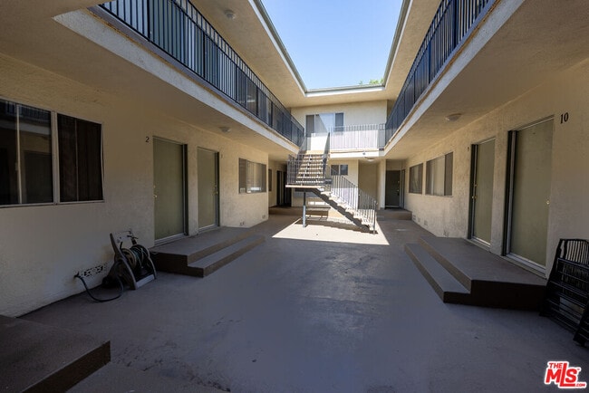 Foto del edificio - 275 Lucas Ave