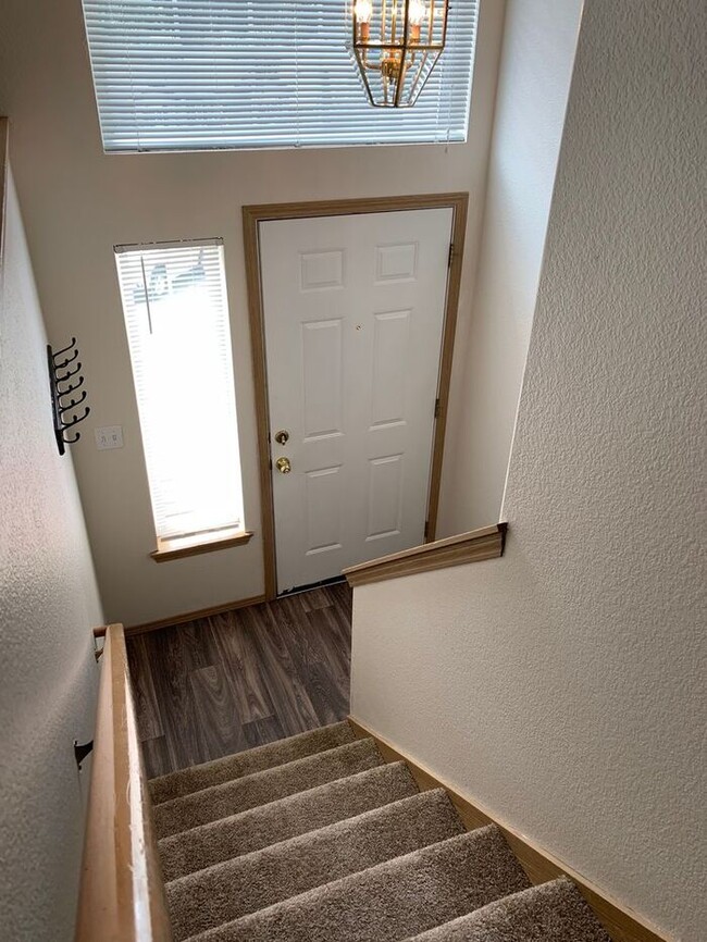 Building Photo - Wonderful 4 Bedroom , 3 bath, Located In R...