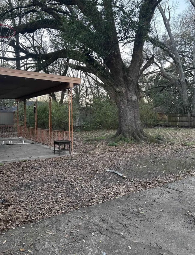 Building Photo - 4 bedrooms 1.5 baths