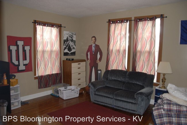 Building Photo - 7 br, 4 bath Apartment - 303 E 10th St