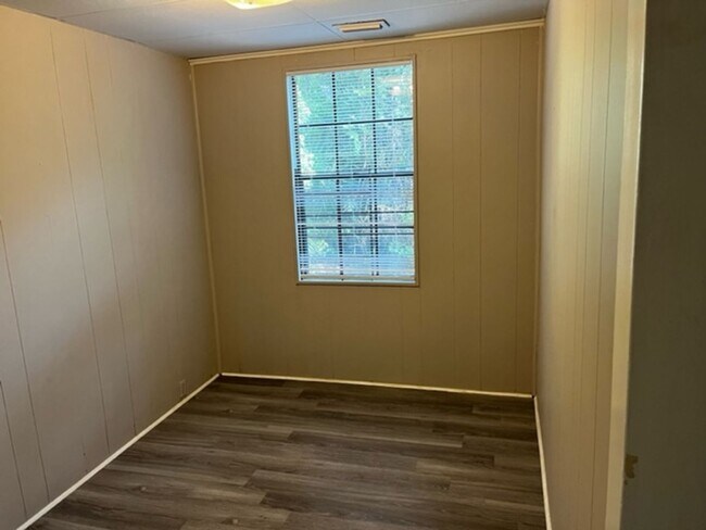 Foto del edificio - 3 BED 1 BATH TOWNHOME CLOSE TO CAMPUS