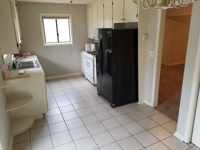 full kitchen. Fridge included - 2644 Valley Hill Dr