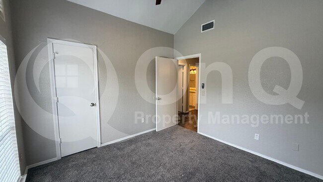 Foto del edificio - 416 W Oak St