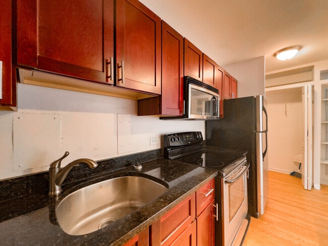 Building Photo - 4180 N Marine Dr