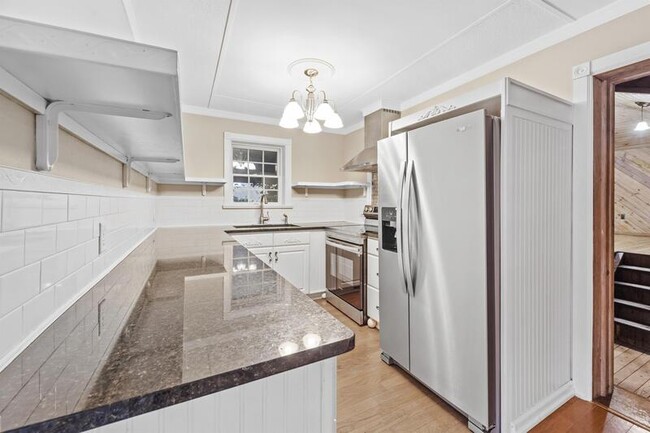 Building Photo - 9485 Waterman Dr