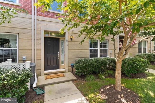 Building Photo - 16013 Haygrath Pl
