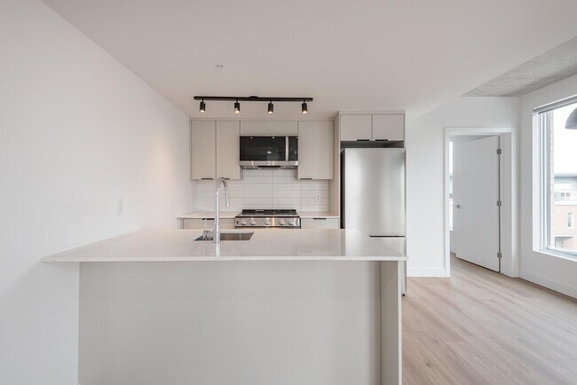 Building Photo - S502