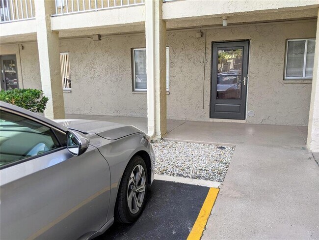 Building Photo - 3709 Lake Bayshore Dr