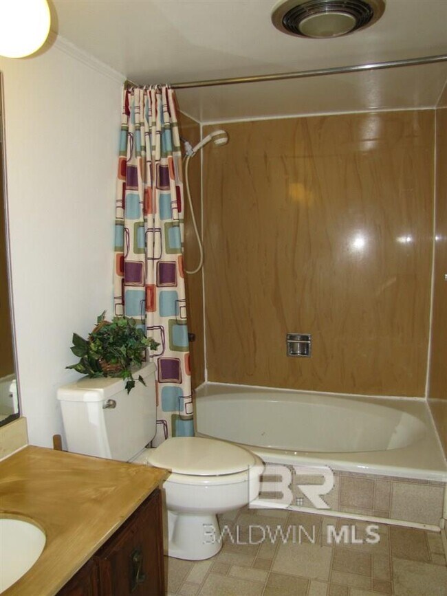 Foto del edificio - 1050 Sea Cliff Dr N