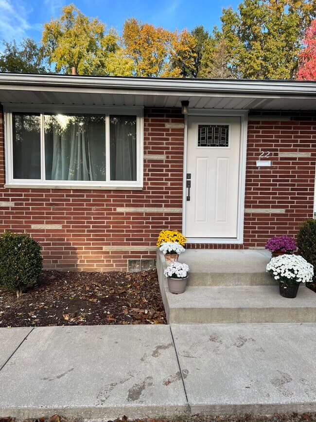 Foto del edificio - 22 Ansel Ave