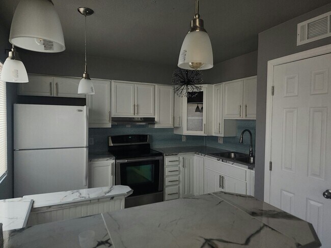 Building Photo - 317 S Stapley Dr