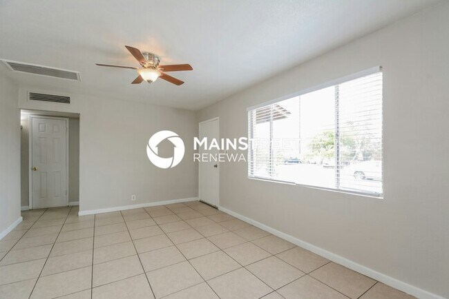 Building Photo - 3 Bedroom Pet-Friendly Home in TUCSON, AZ with Main Street Renewal