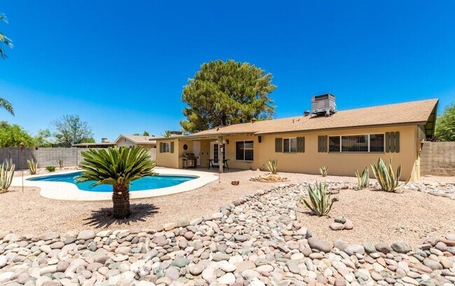 Foto del edificio - Updated 3bd w/ pool  51ave Bell