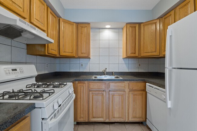 Building Photo - 431 7th St