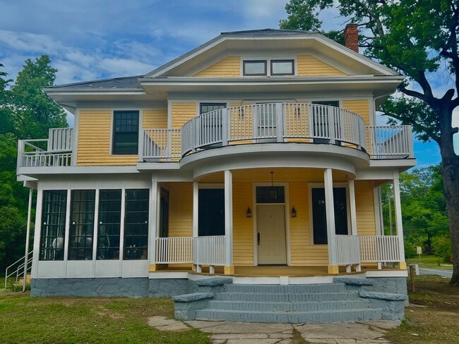 Photo - Studio with Private Balcony Available Now! Apartment