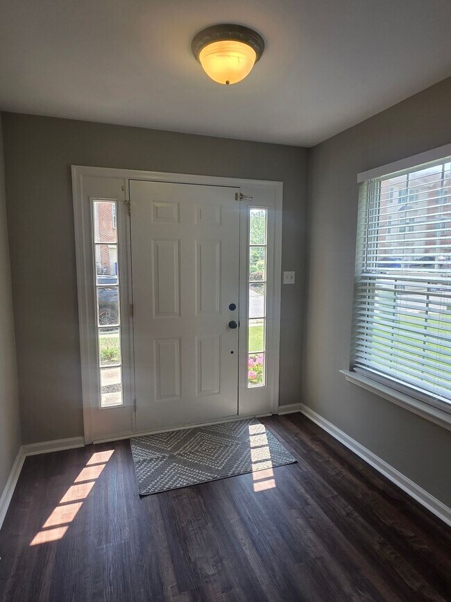 Foto del edificio - End Unit Townhouse in Brennan Estates- 2 B...